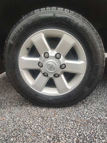 Toyota Hiace 4- veto alumiini vanteet .