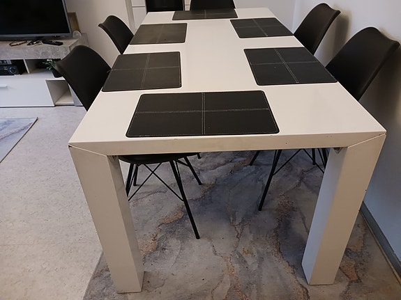 Tukeva ruokapöytä