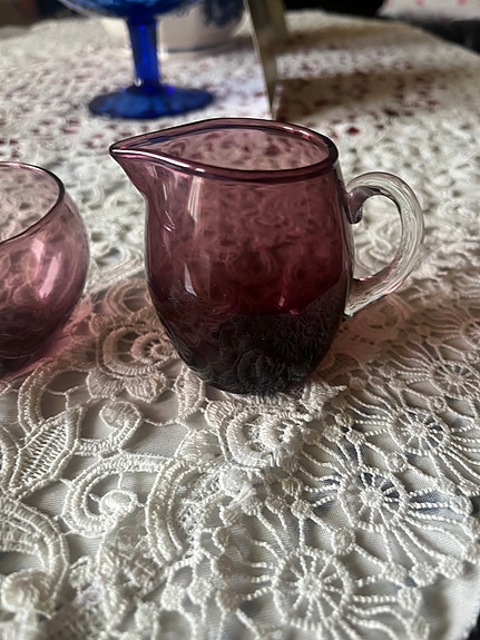 Iittala lasinen kermakko ja sokerikko violetti
