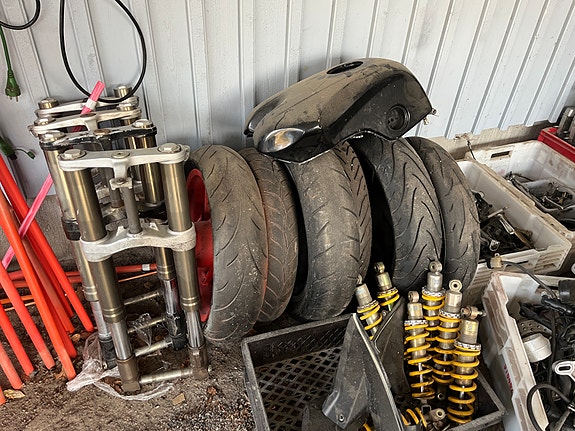 Cagiva Mito 2004 osia koko pyörä purettuna!