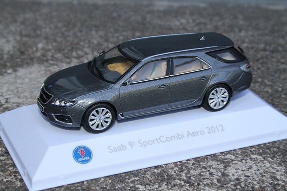 Saab 9-5 Sport Combi Aero 2012 pienoismalli auto metallinen keräilyauto 1:43