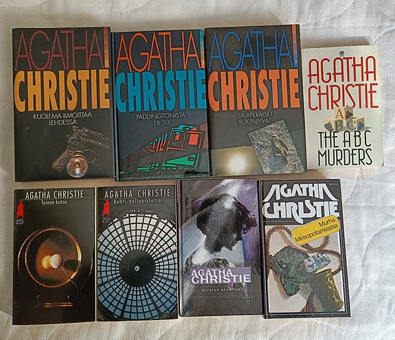 Agatha Christien kirjoja